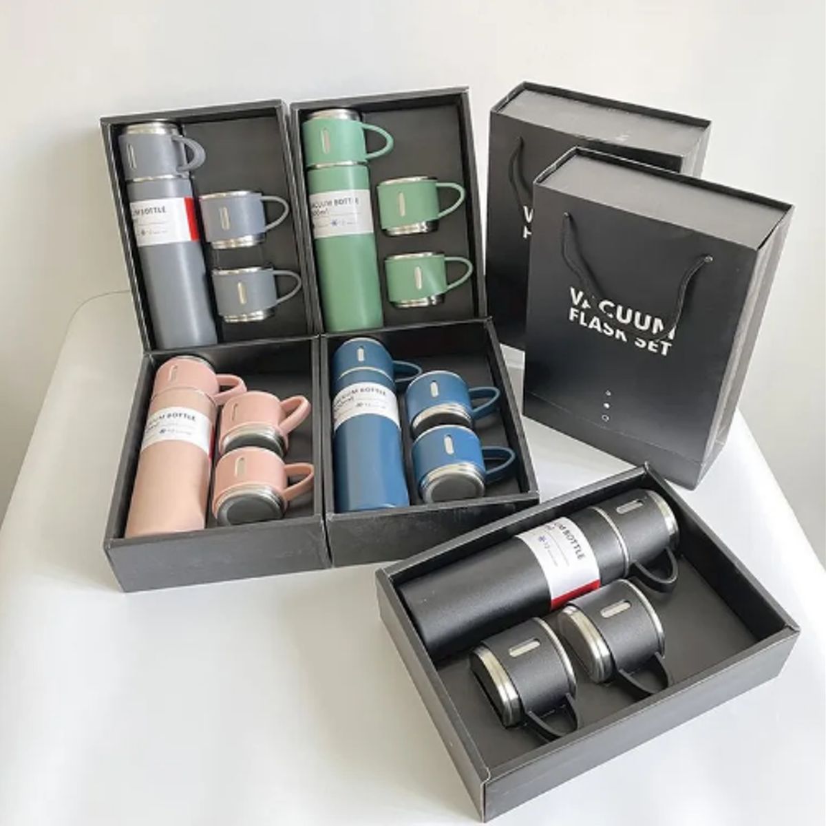 GENERICO - Set de 4 Pz Termo de Acero Inoxidable con tazas regalo color aleatorio