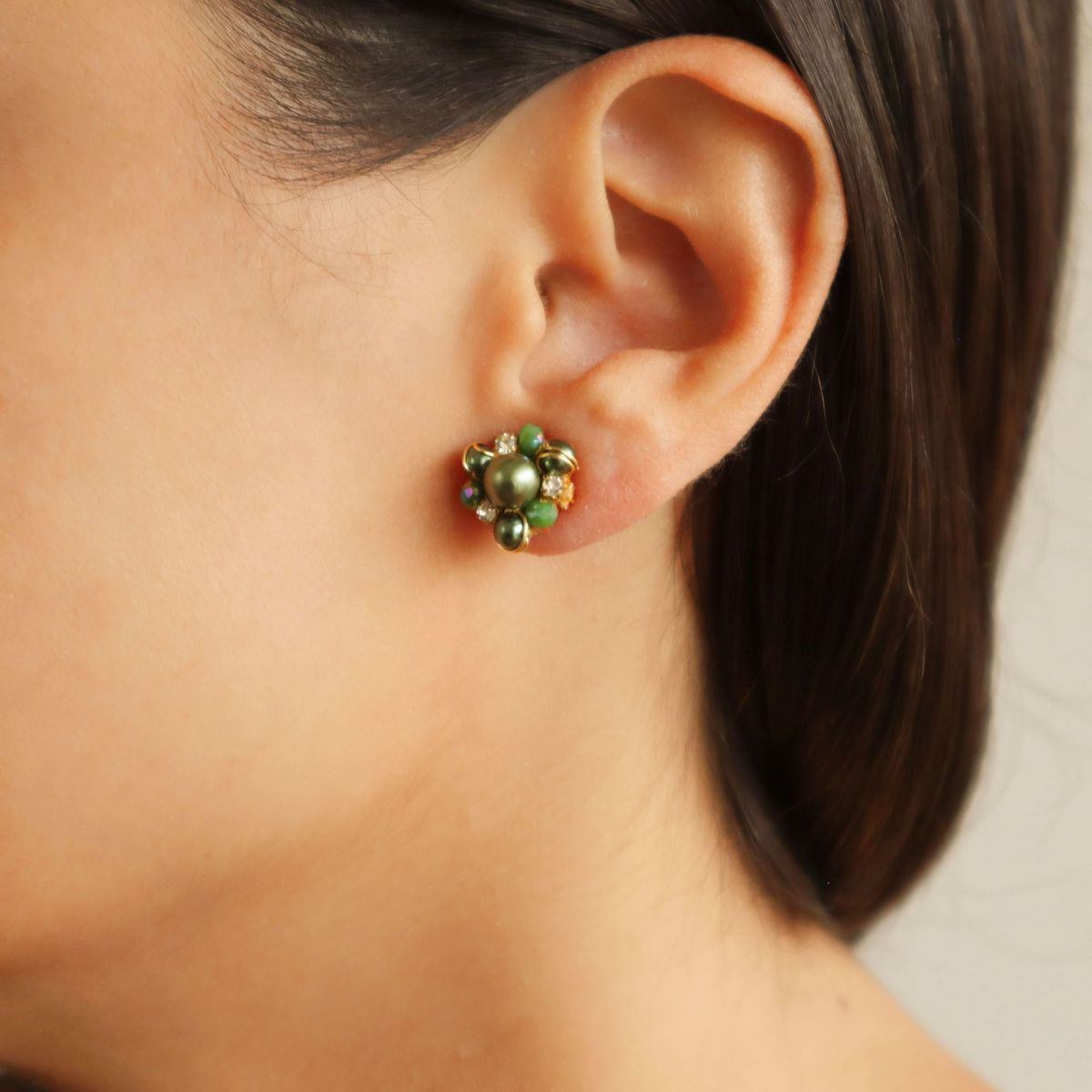 SAMANTHA PINTO HANDMADE ACCESSORIES - Aretes Dana Mini Verde Botella