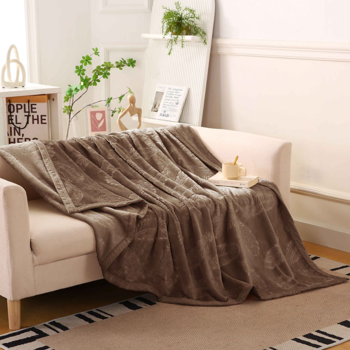 GOLDSUN - MANTA CON ALTO RELIEVE Y DISEÑO DE HOJAS