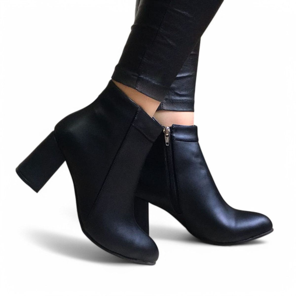 GENERICO - Bota Mujer Clasica Corta Taco 9 2086L-60 Color Negro