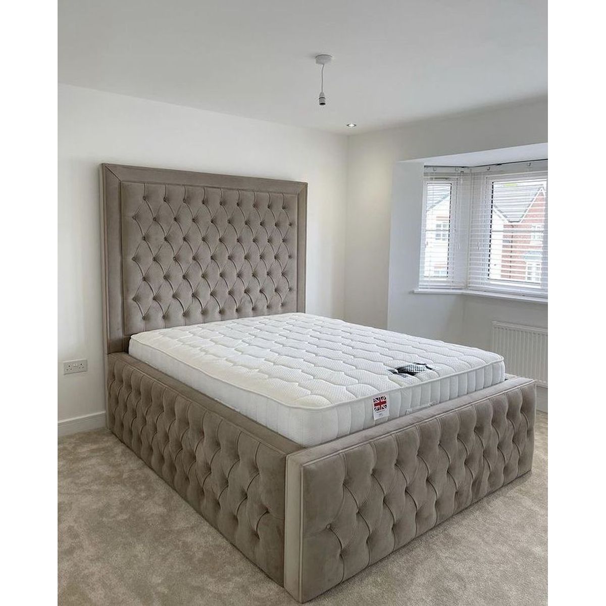 GENERICO - CAMA BOX TARIMA CAPITONE KING ARENA