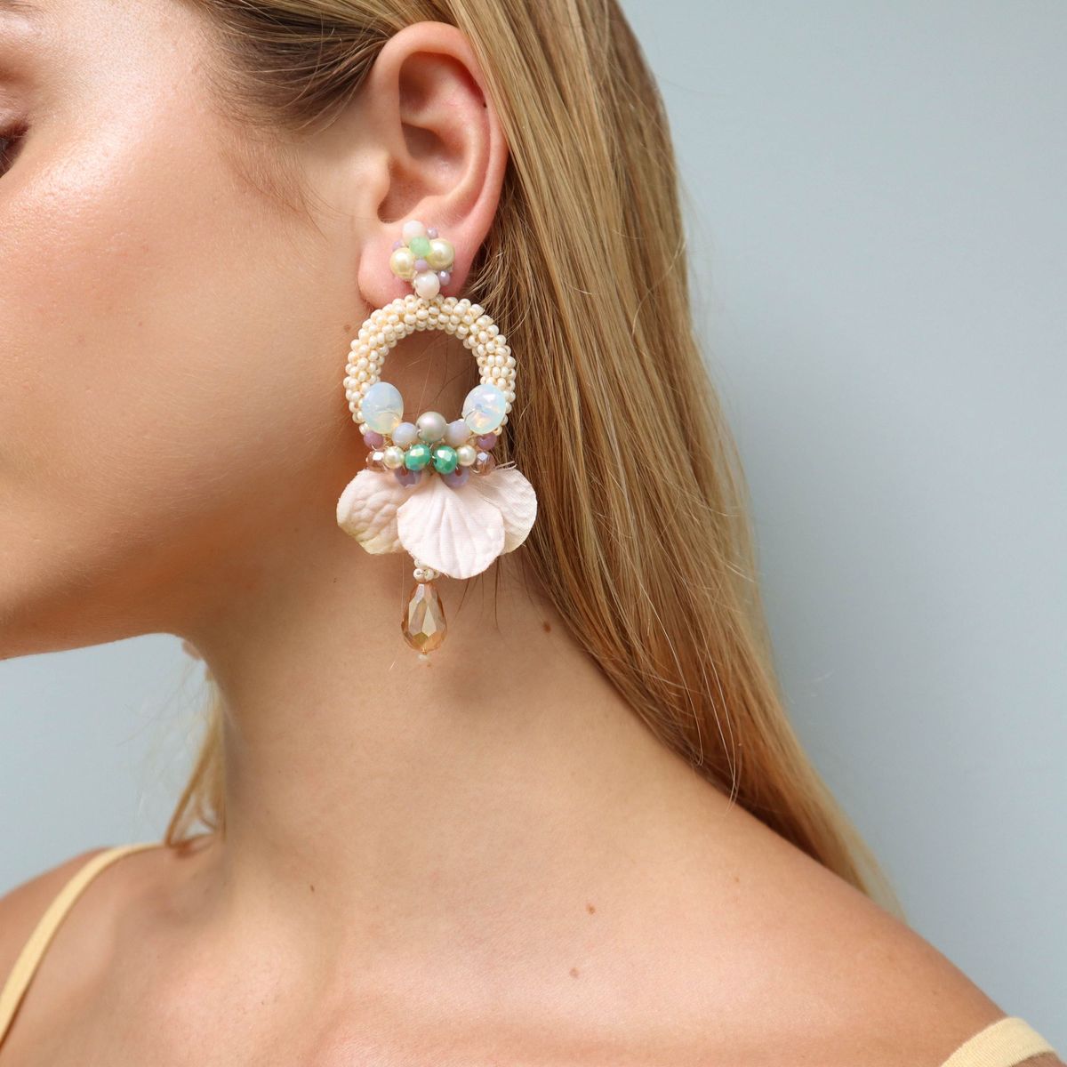 SAMANTHA PINTO HANDMADE ACCESSORIES - Aretes Antonia Melón Verde