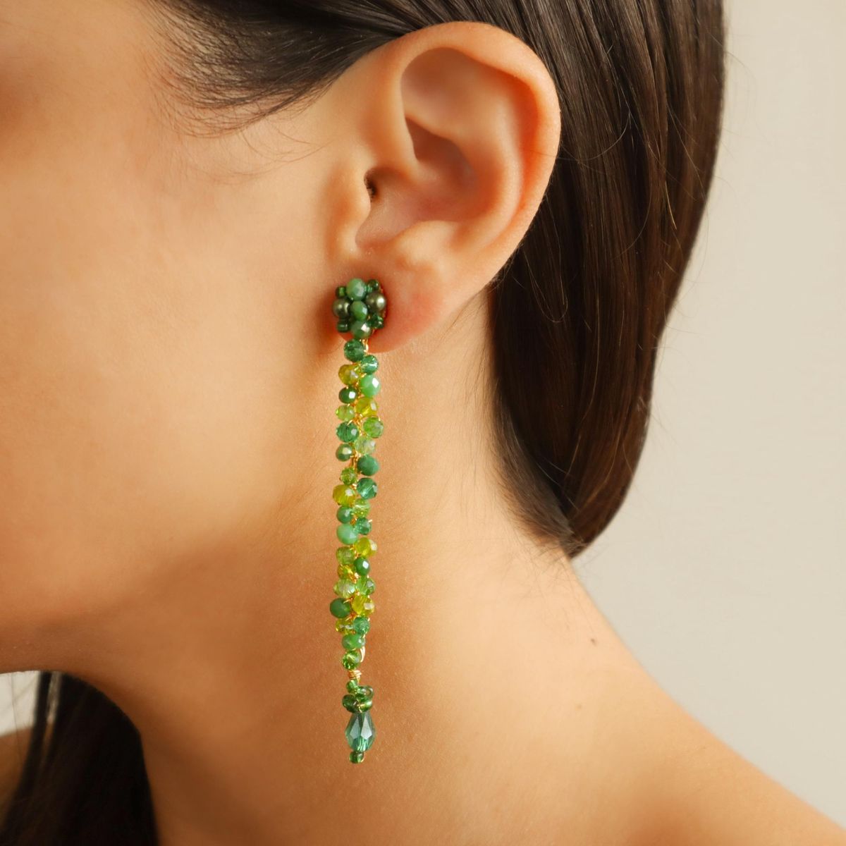 SAMANTHA PINTO HANDMADE ACCESSORIES - Aretes Virginia Verde Dorado
