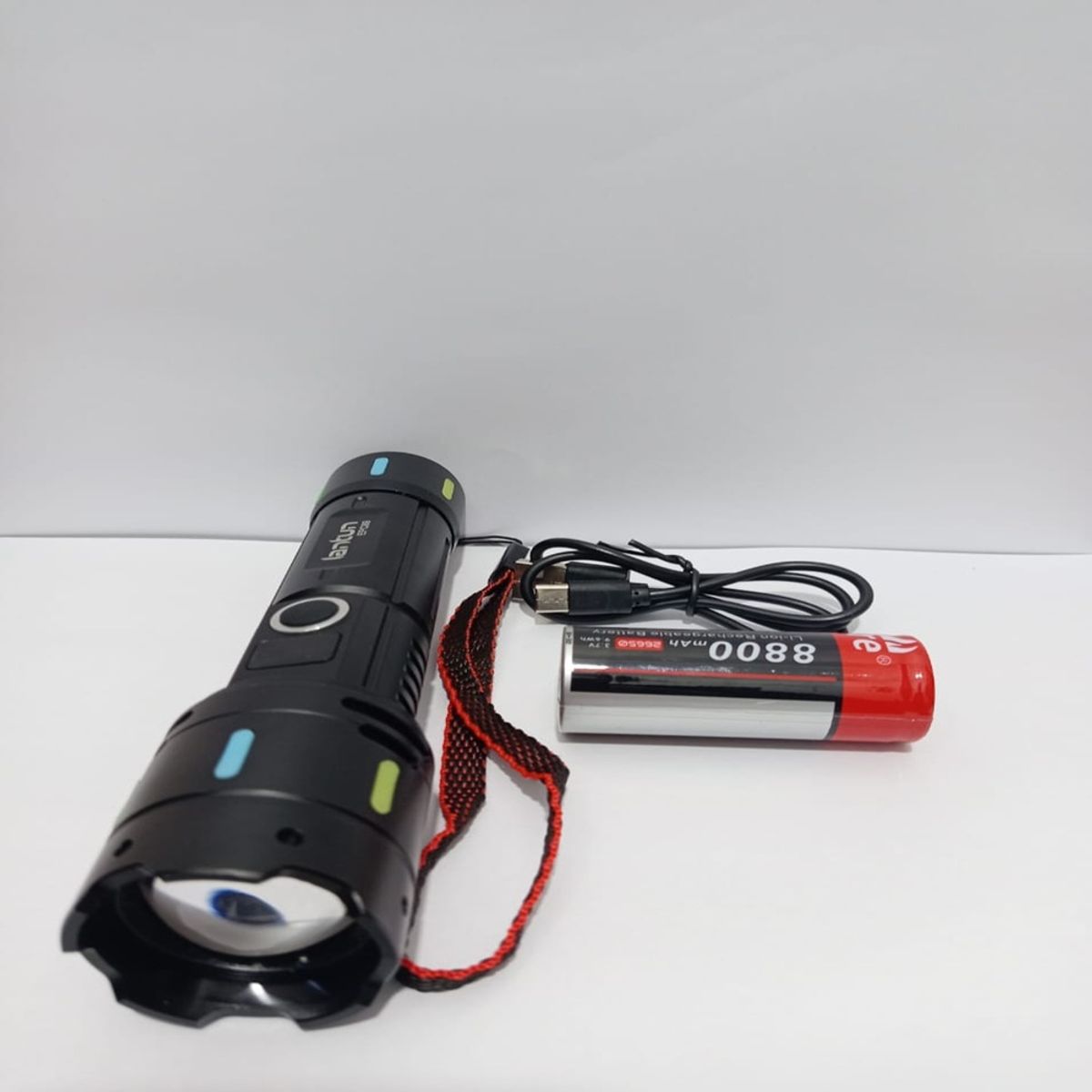 GENERICO - LINTERNA RECARGABLE LANTUN EPC-89 DE 3000m DE ALCANCE LUZ FUERTE