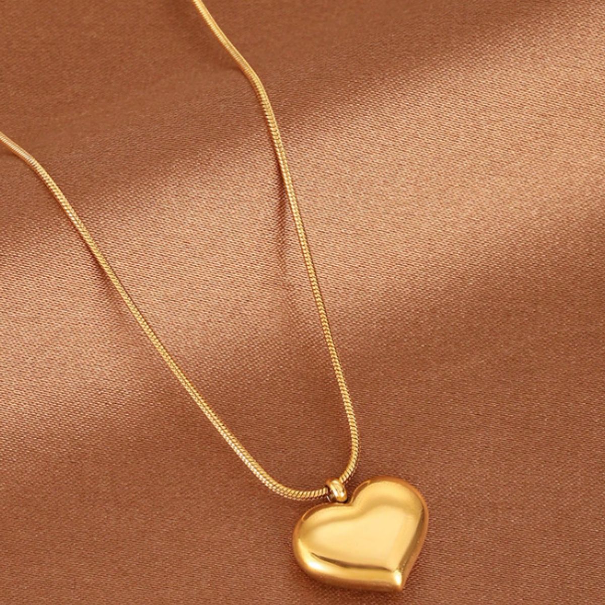 GENERICO - COLLAR CON COLGANTE DE CORAZÓN Y CADENA DE SERPIENTE