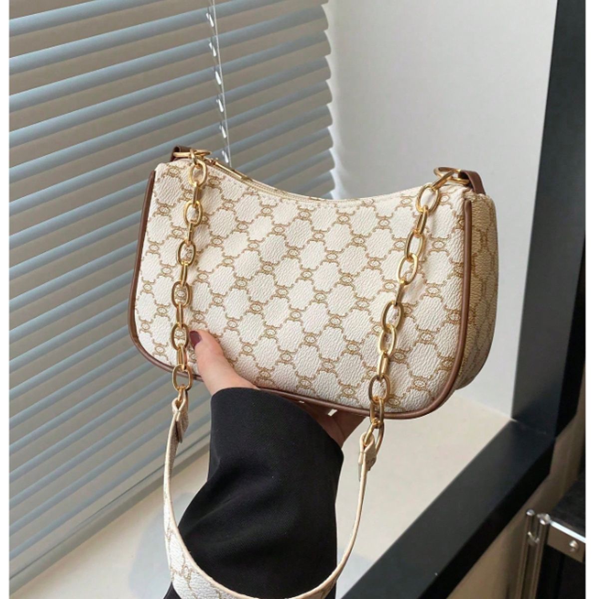 GENERICO - CARTERA MINI DE CUERINA BLANCO Y DORADO