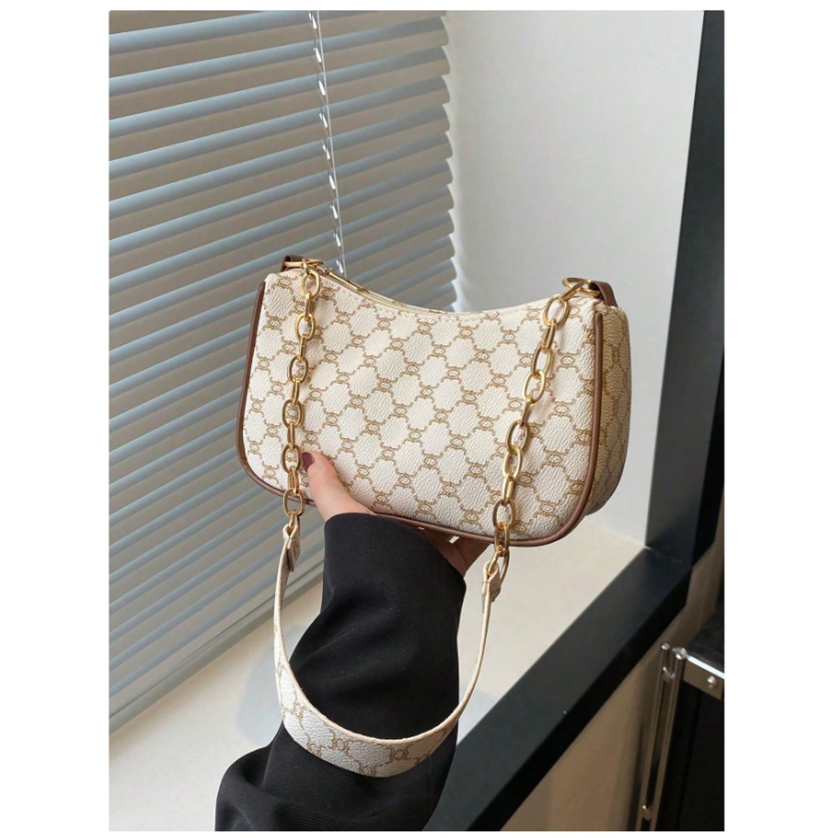 GENERICO - CARTERA MINI DE CUERINA BLANCO Y DORADO