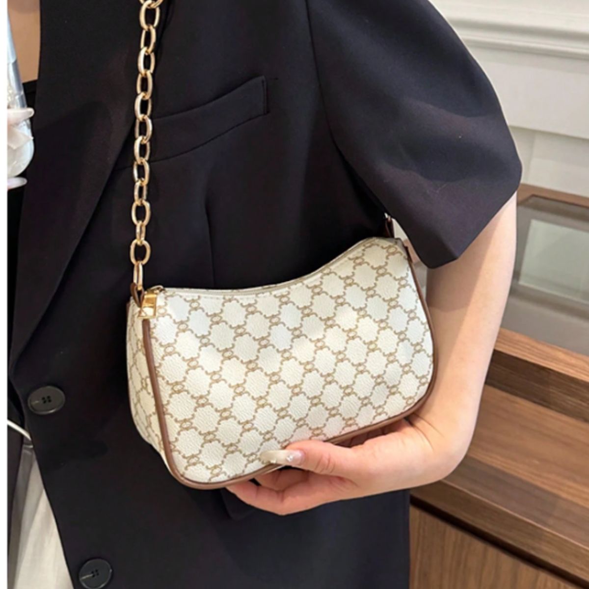 GENERICO - CARTERA MINI DE CUERINA BLANCO Y DORADO