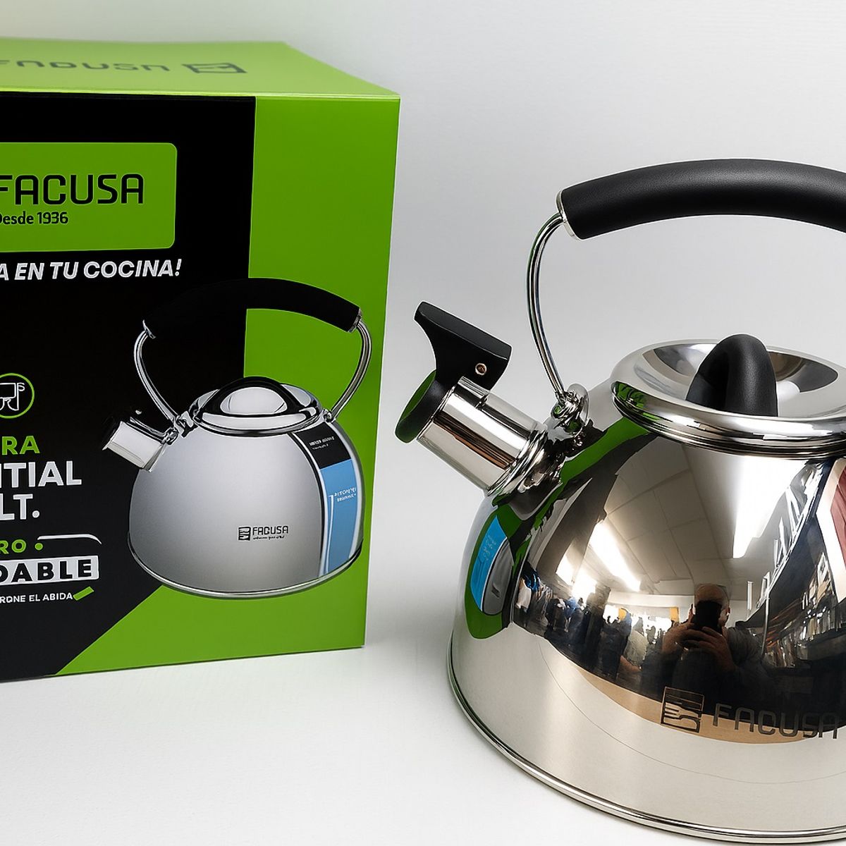 FACUSA - Tetera Facusa de 2.5 litros con Silbador