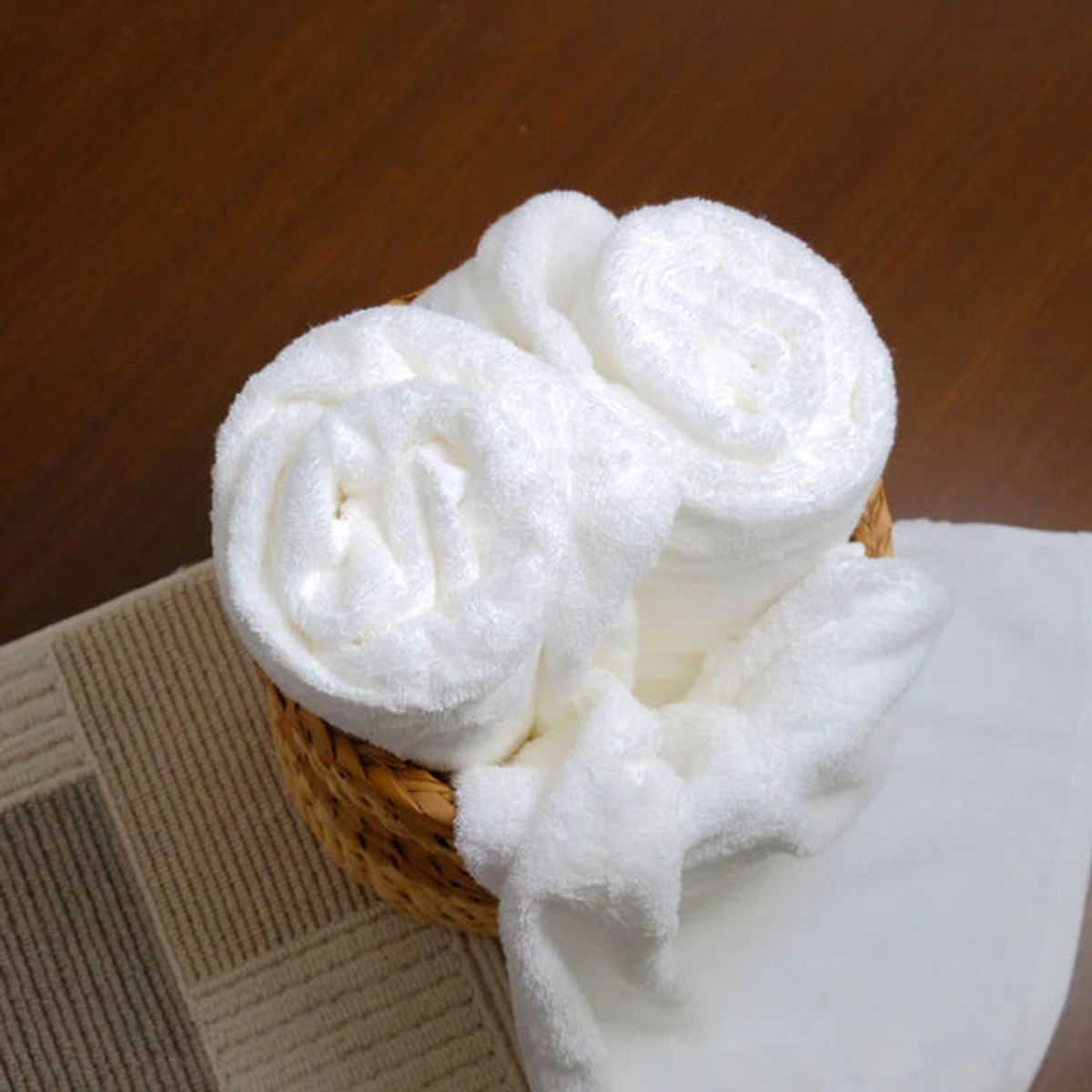 PLUMAS - Toalla Extra Baño 85 X 180 cm 100 % Algodón con Hilos ZT de 600 gr