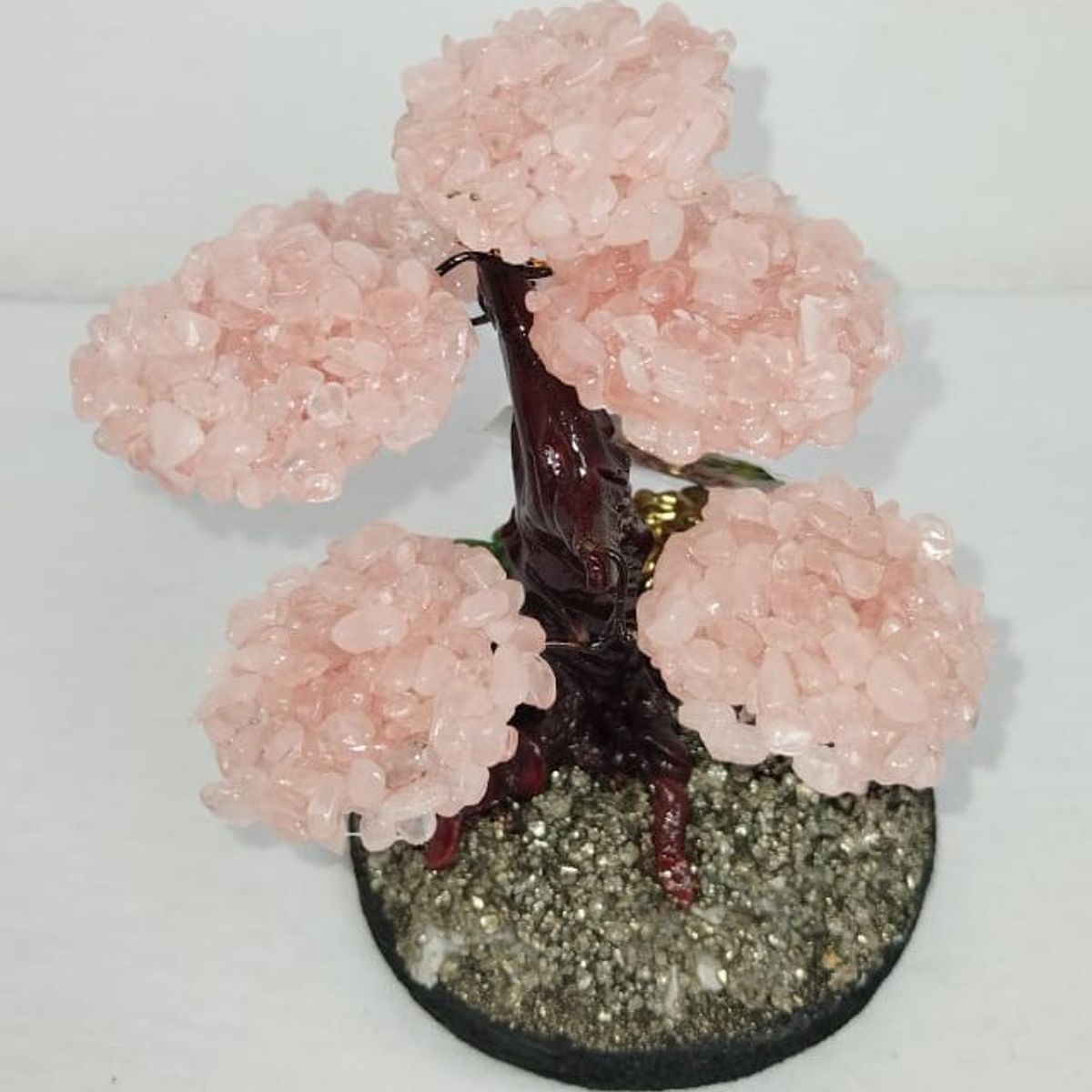 GENERICO - ARBOLITO DE LA FELICIDAD BONSAI MEDIANO CON PIEDRAS DE CUARZO ROSA SUAVE