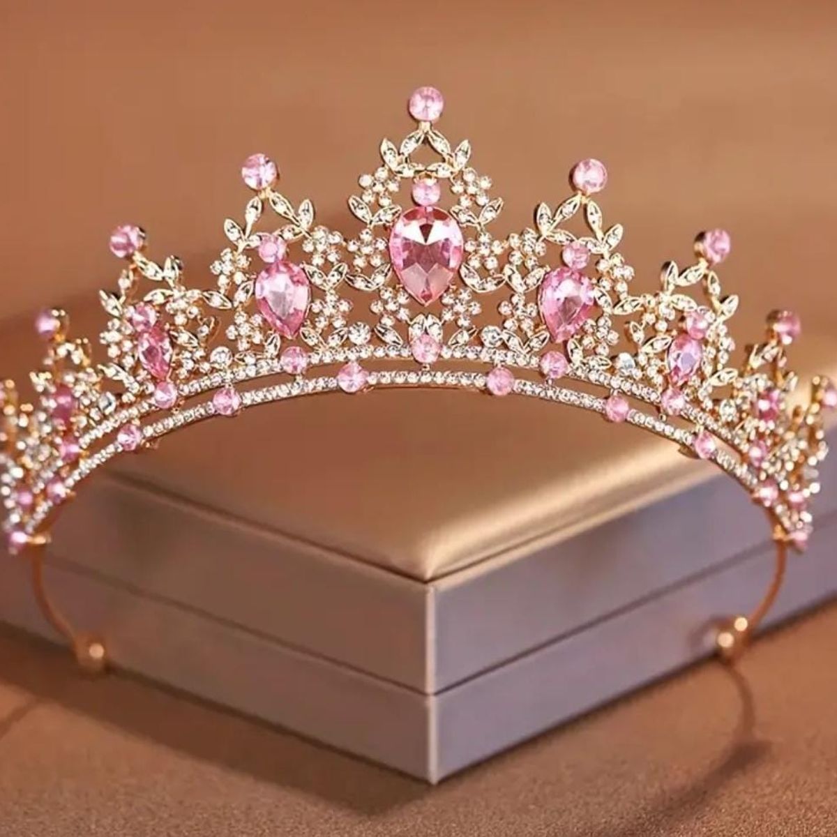 GENERICO - Tiara Corona de Cristales Cumpleaños Rosada Graduaciones