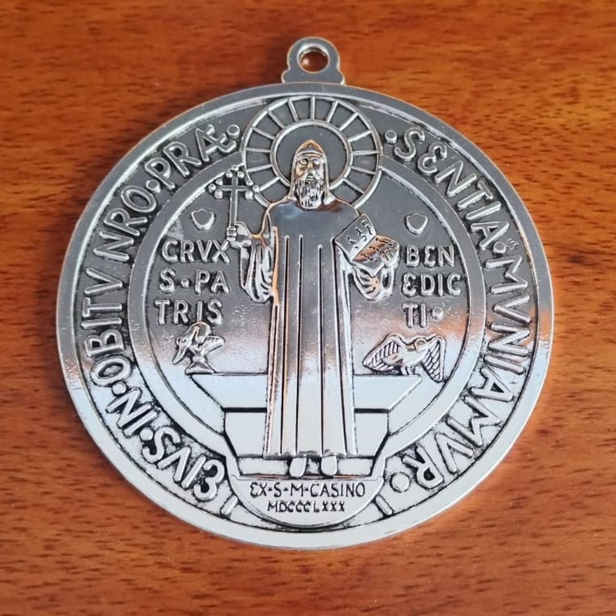 GENERICO - DIJE ADORNO DE SAN BENITO PLATEADO 9CM