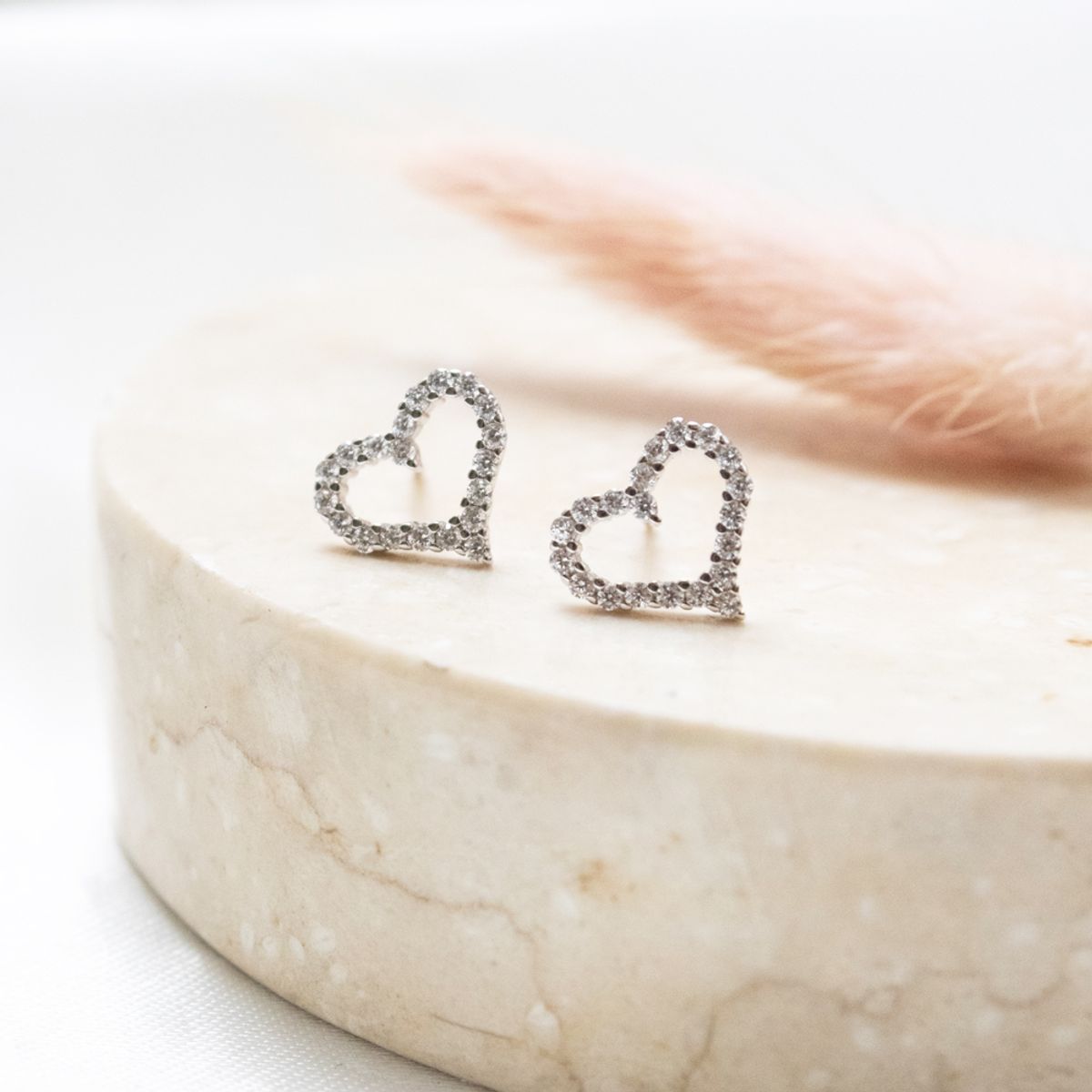 CLEO JOYAS & ACCESORIOS - Arete Corazon Blair Plata