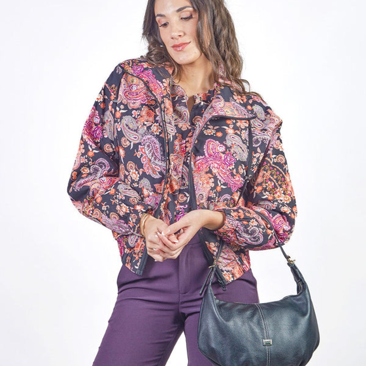 MICHELLE BELAU - HAZEL - CASACA CON CUELLO CAMISERO CLÁSICO