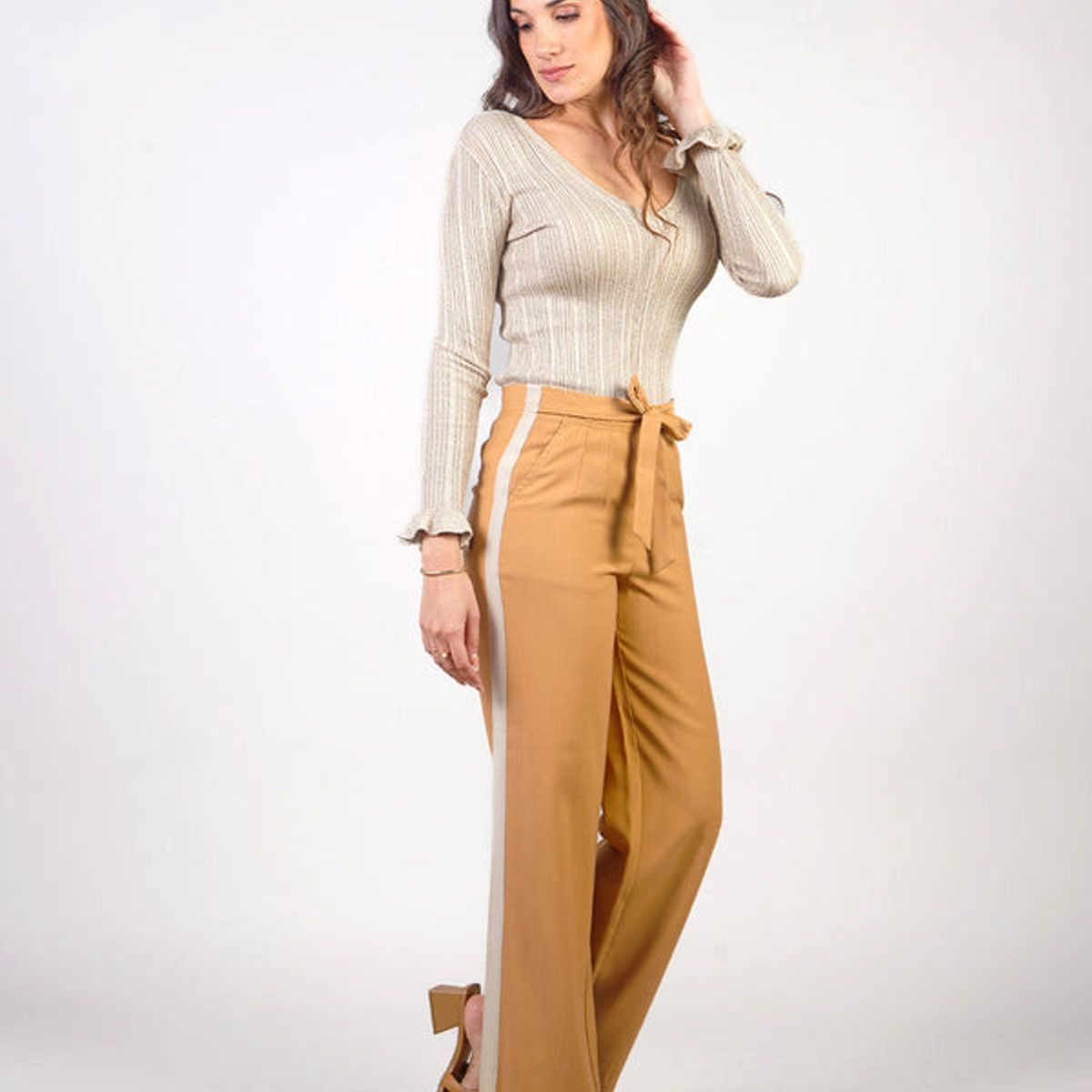 MICHELLE BELAU - SOPHIE - CHOMPA CON ESCOTE EN V