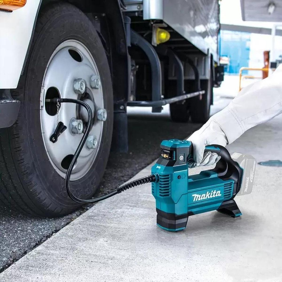 MAKITA - Inflador de Aire 18V LXT 11.1Bar Baretool Makita DMP181Z