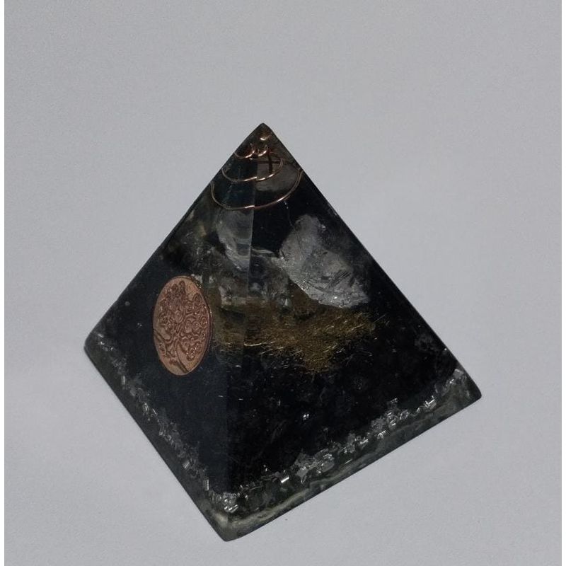 GENERICO - PIRAMIDE ORGONITA MEDIANO DE TURMALINA  PROTECCION Y ENERGIAS