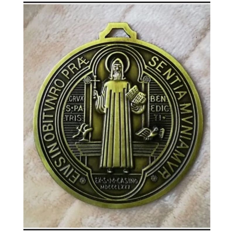 GENERICO - DIJE ADORNO  DE SAN BENITO DORADO 7 CM