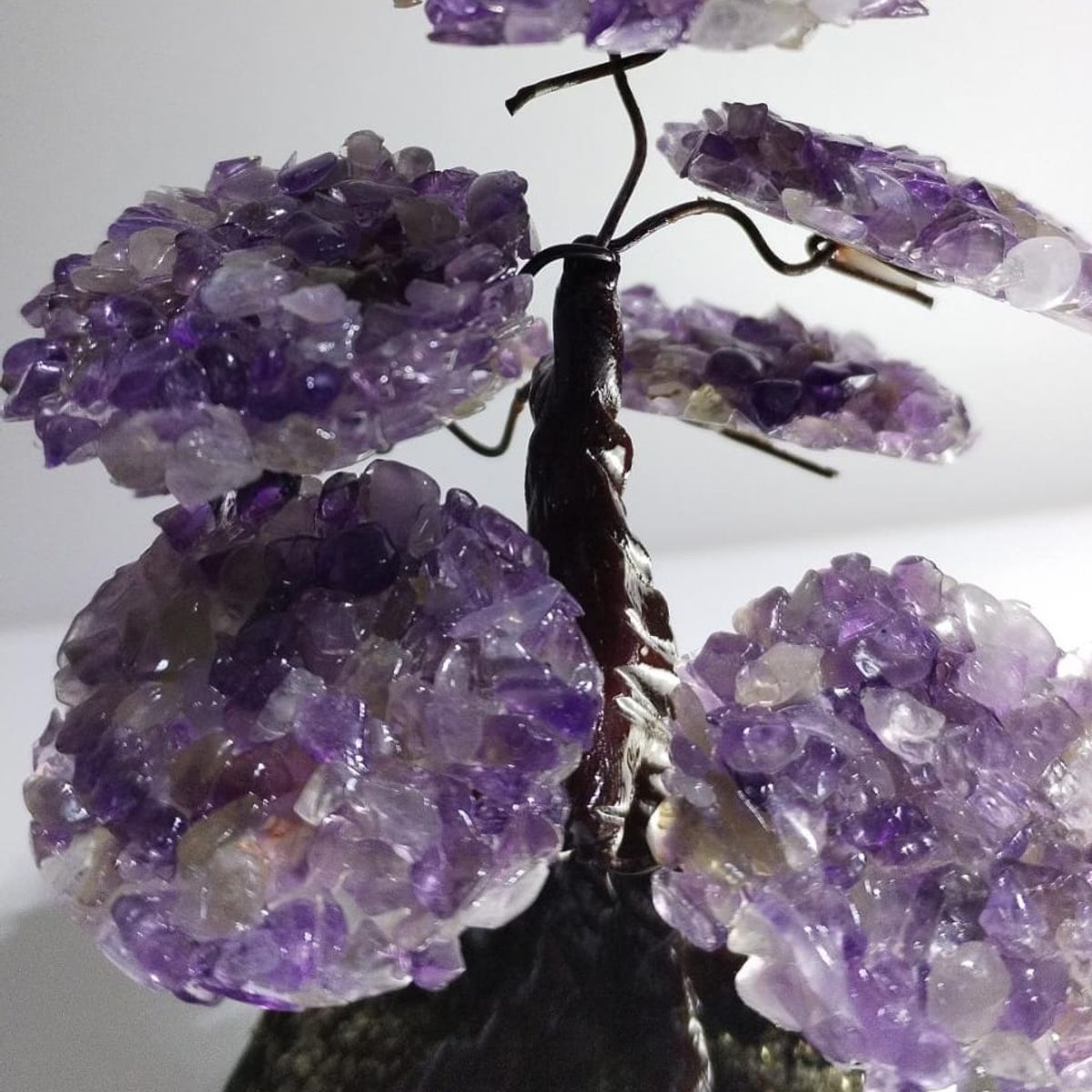 GENERICO - ARBOLITO  DE LA FELICIDAD BONSAI MEDIANO CON PIEDRAS DE CUARZO AMATISTA