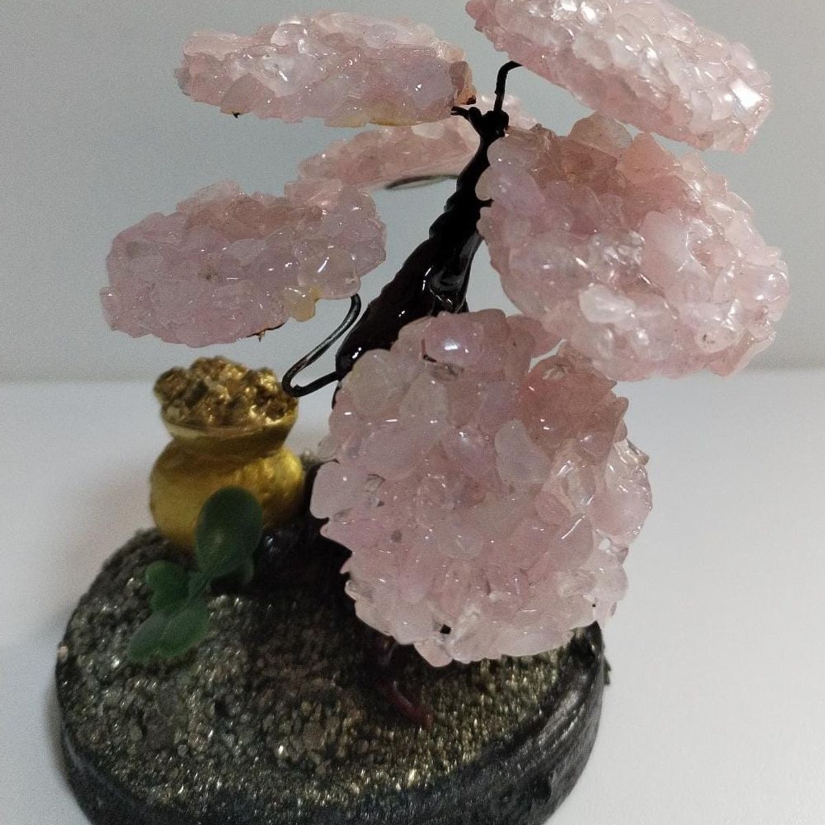 GENERICO - ARBOLITO  DE LA FELICIDAD BONSAI MEDIANO CON PIEDRAS DE CUARZO ROSA