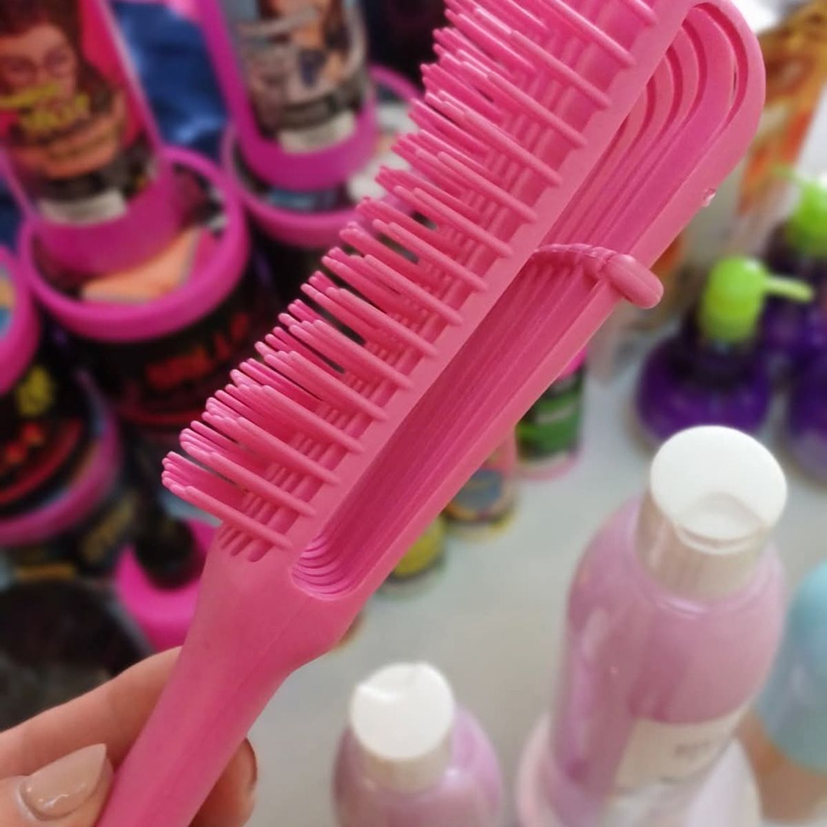 MORITA BAG STORE - CEPILLO FLEXIBLE DESENREDANTE PARA CABELLO RIZADO COLOR ROSADO
