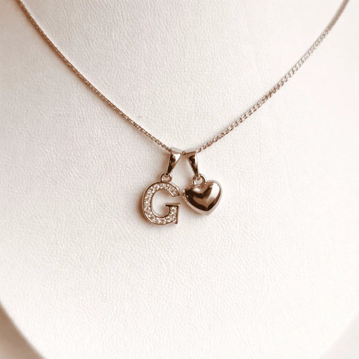 GENERICO - Collar Letra G + Corazon bañado en oro rosa 18 kilates