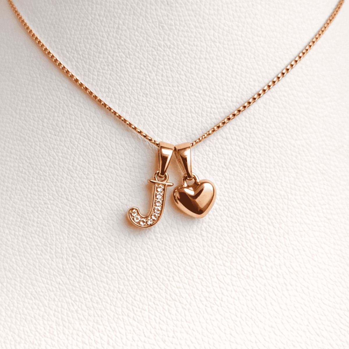 GENERICO - Collar Letra J + Corazon bañado en oro rosa 18 kilates