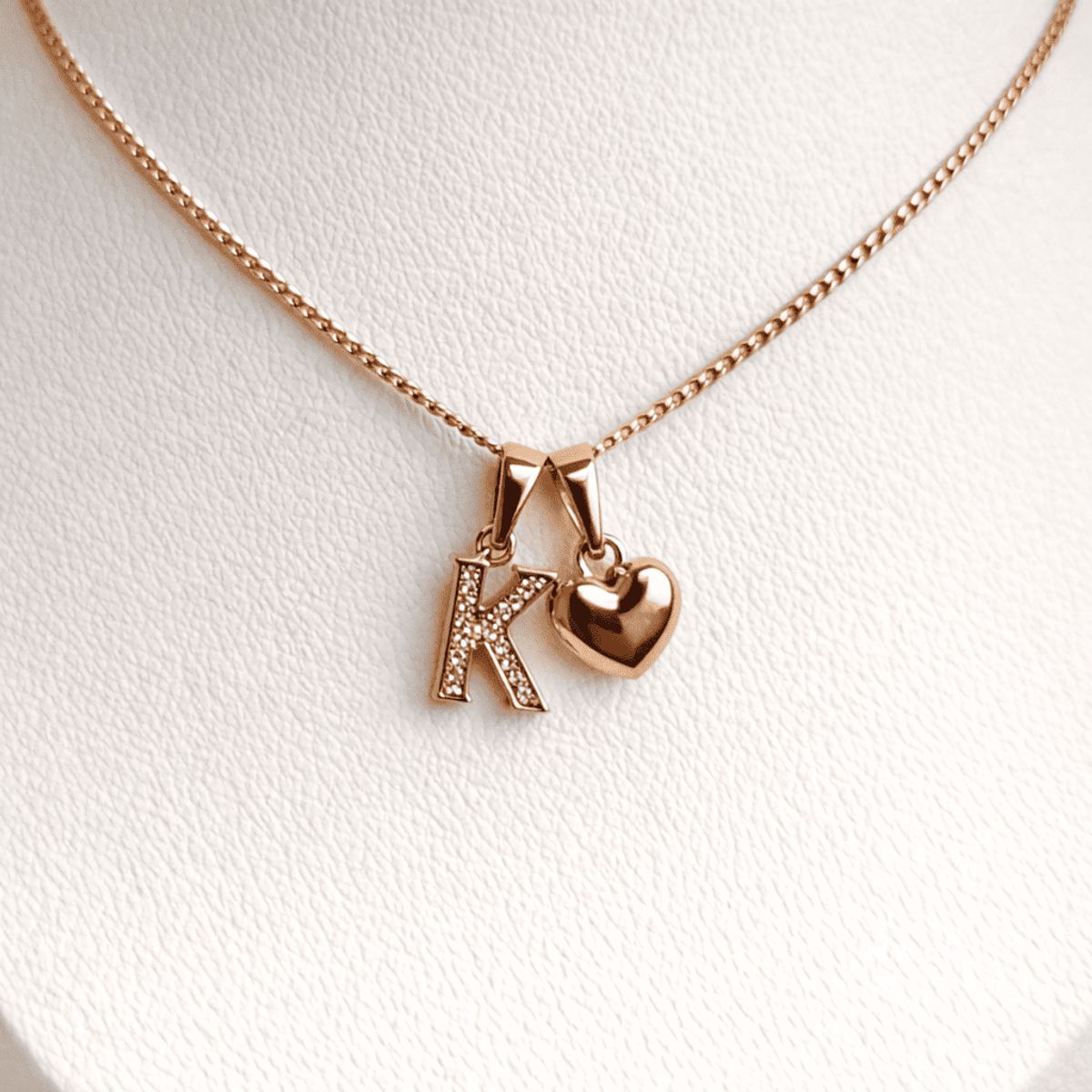 GENERICO - Collar Letra K + Corazon bañado en oro rosa 18 kilates