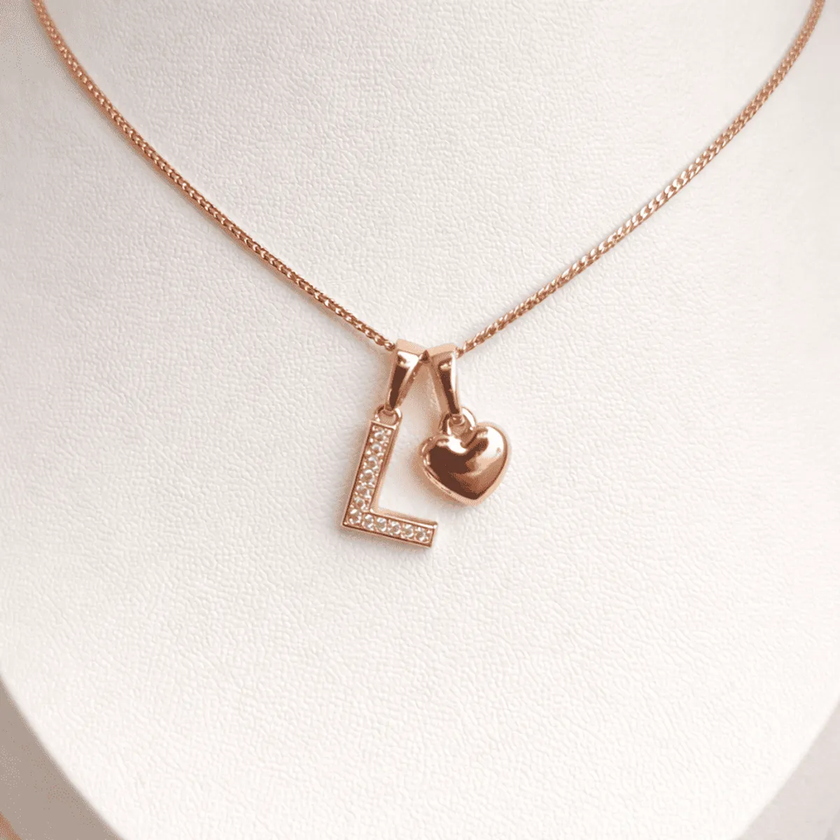 GENERICO - Collar Letra L + Corazon bañado en oro rosa 18 kilates