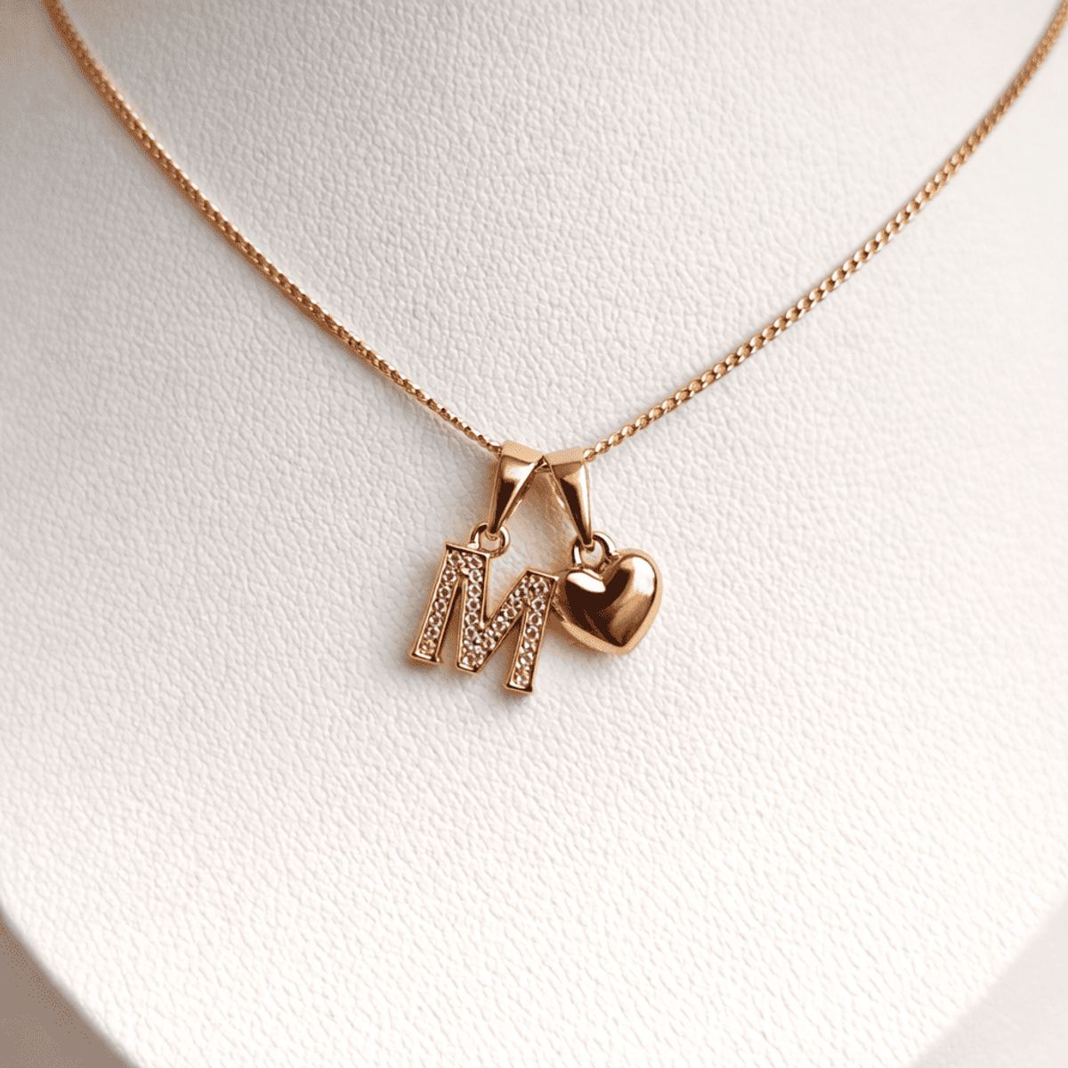 GENERICO - Collar Letra M + Corazon bañado en oro rosa 18 kilates