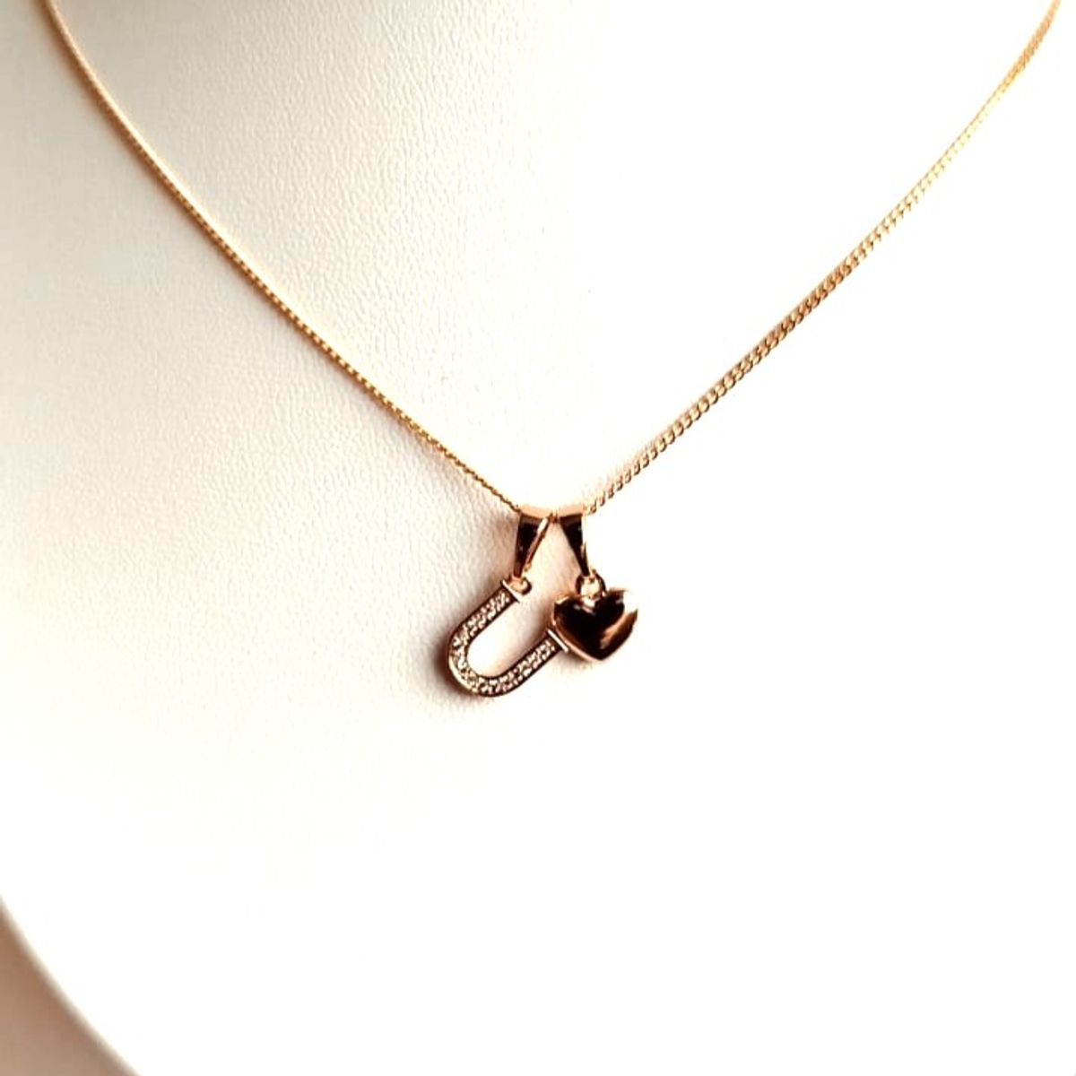 GENERICO - Collar Letra U + Corazon bañado en oro rosa 18 kilates