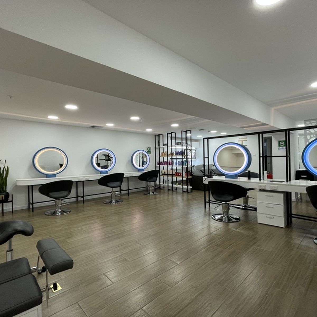 SPECCHI - Gift Card Digital  Cepillado Manicure y Pedicure Regular en SPECCHi  Belleza completa en una sola visita