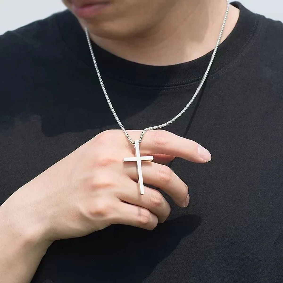 GENERICO - Collar minimalista plateado de cruz modelo unisex