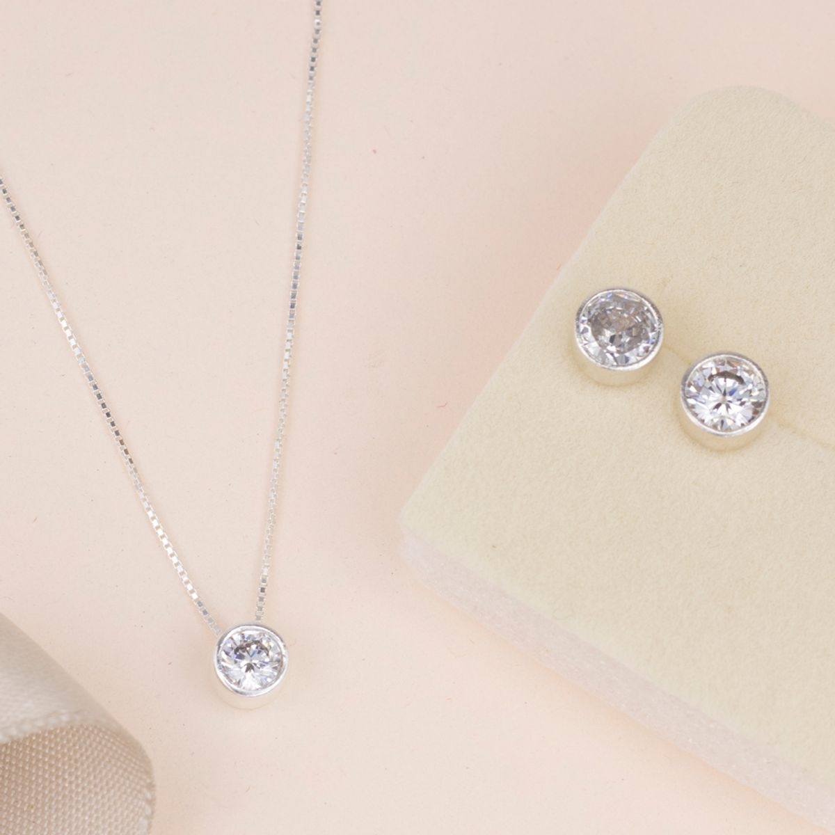 CLEO JOYAS & ACCESORIOS - Set Collar y Arete Punto De Luz Plata 925