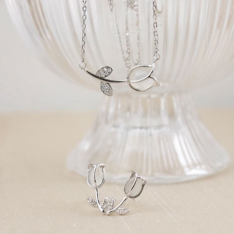 CLEO JOYAS & ACCESORIOS - Set Collar y Arete Tulipan Piedra Blanca Plata