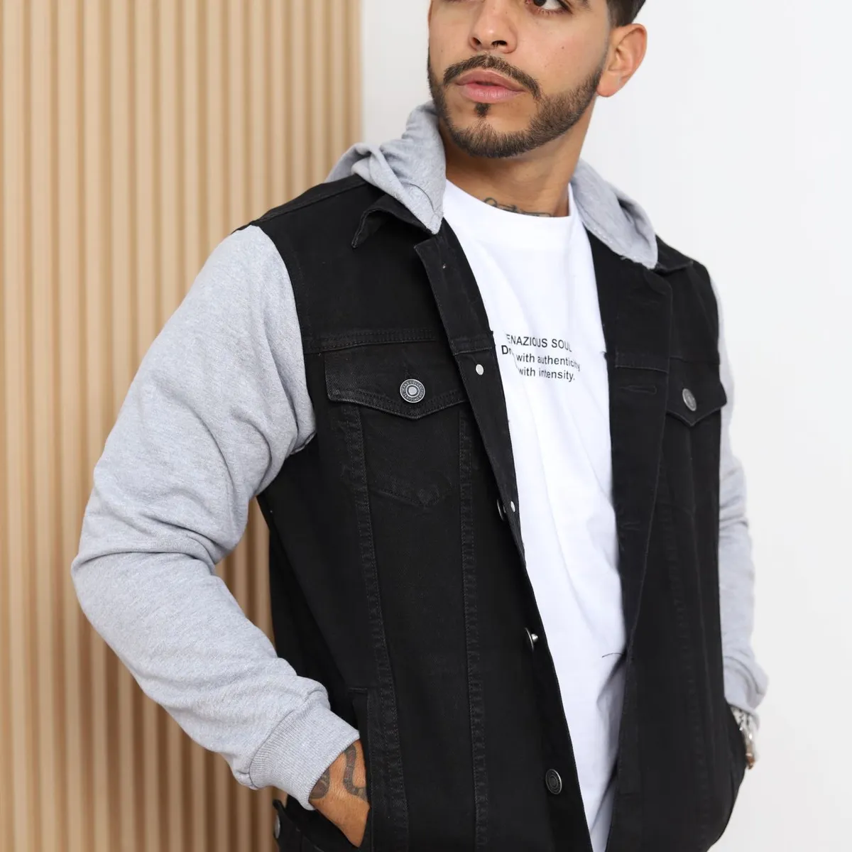 QH - Casaca Denim con Mangas y Capucha de Franela para Hombre