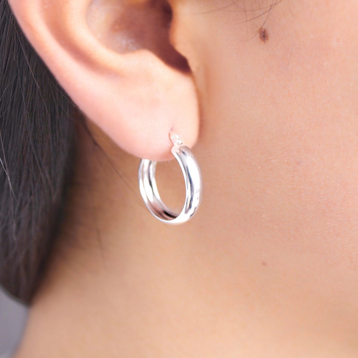 CLEO JOYAS & ACCESORIOS - Arete Hole 23MM Plateado Plata