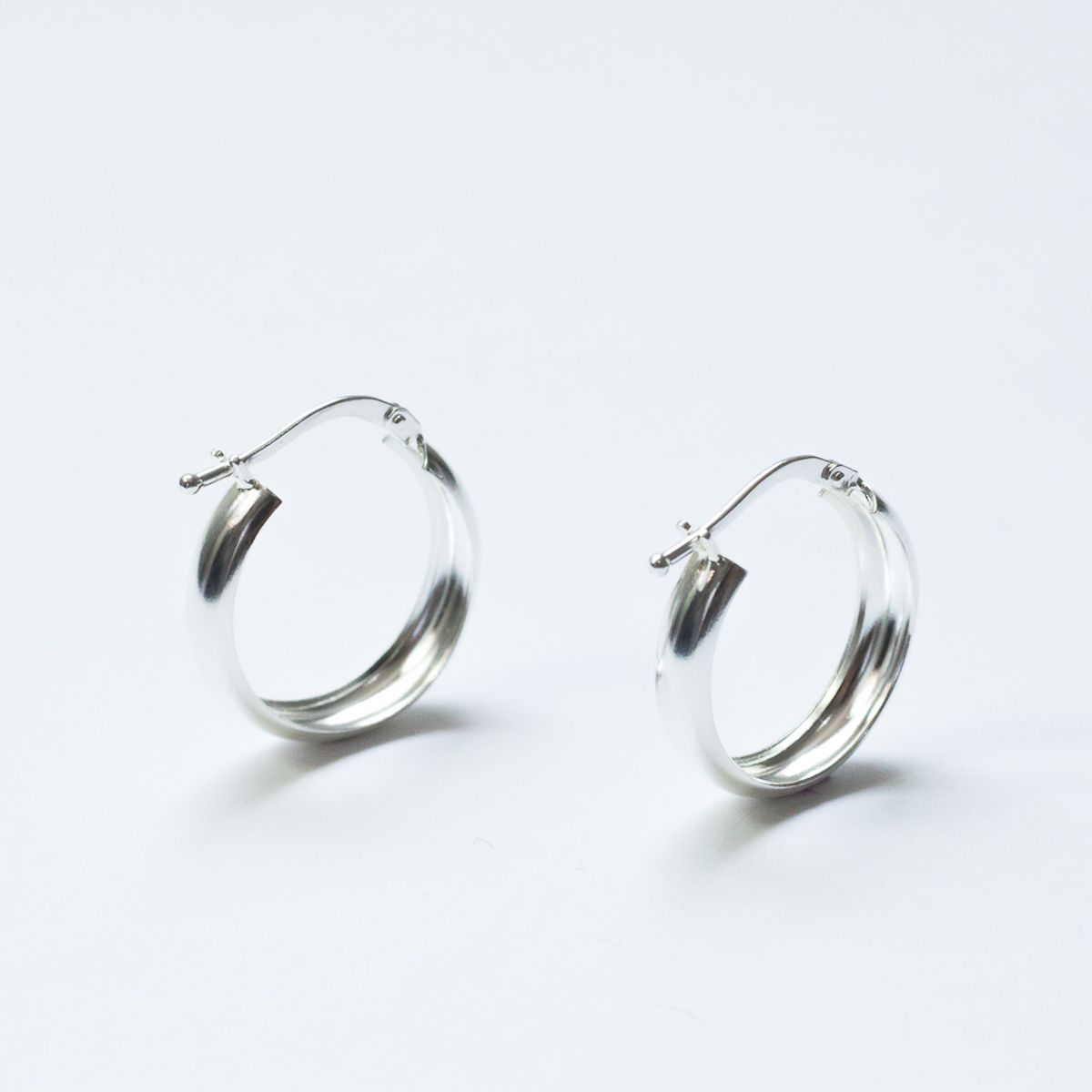 CLEO JOYAS & ACCESORIOS - Arete Hole 23MM Plateado Plata