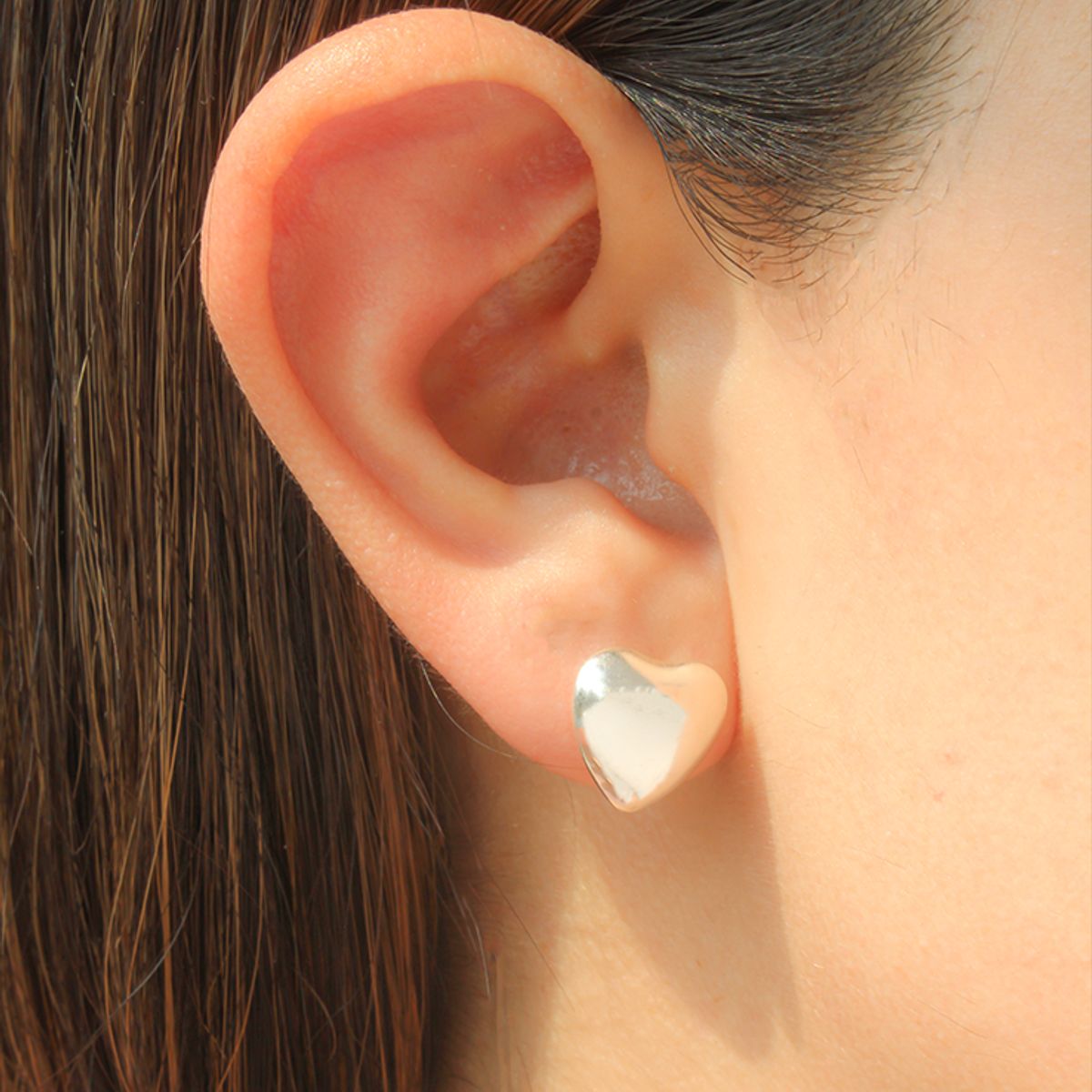 CLEO JOYAS & ACCESORIOS - Arete Corazón Bombeado Plata