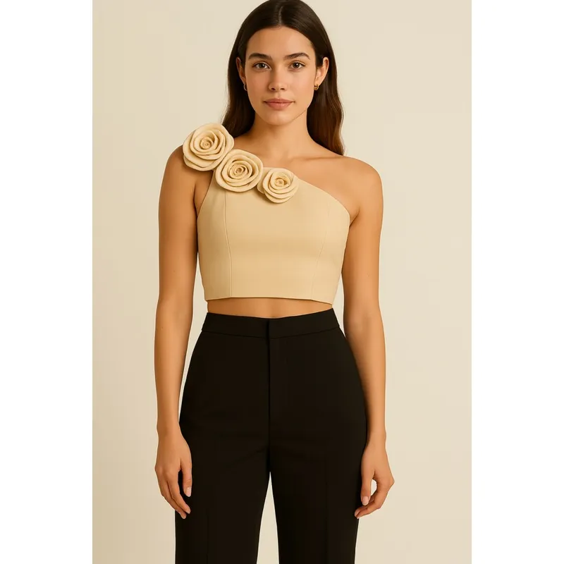 AMA OUTFITTERS - TOP NIKKI CON FLORES 3D