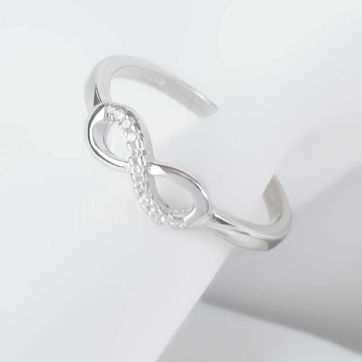 CLEO JOYAS & ACCESORIOS - Anillo Regulable Ava Infinito Cristales Plata