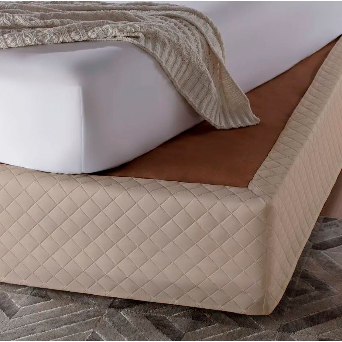 GENERICO - FALDON DE TARIMA QUEEN 152CM x 203CM QUILTED ROMBOS BEIGE 35CM