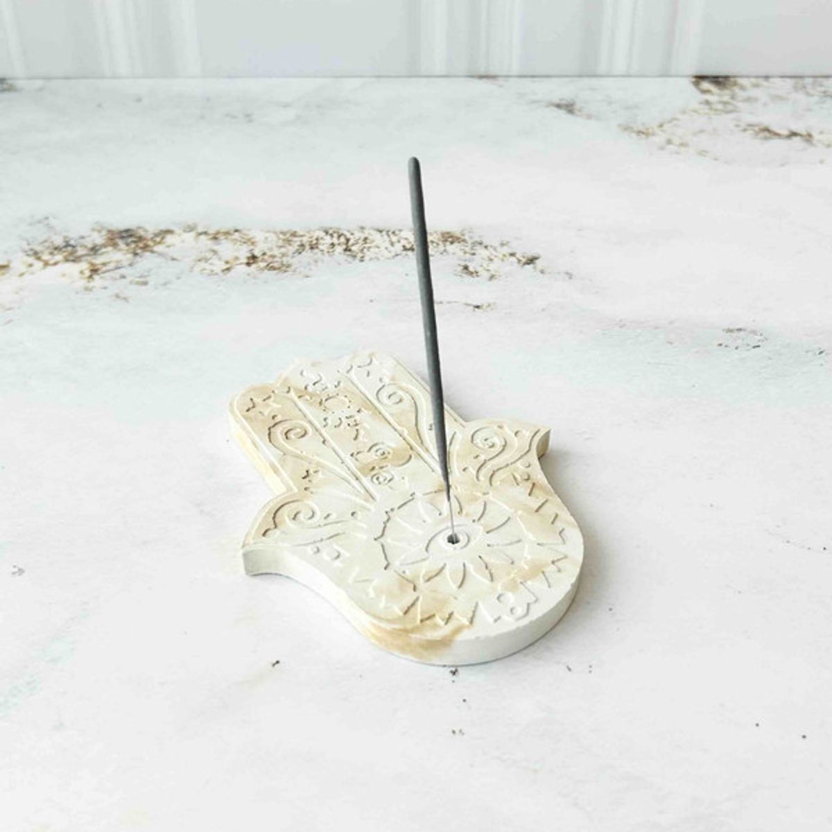 CONKRETE - Portainciensos Mano Hamsa de cemento