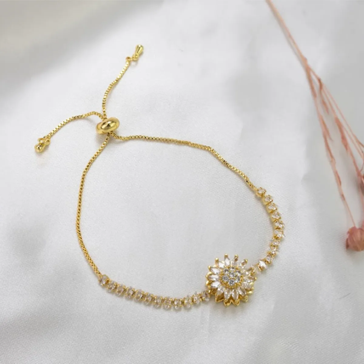 CLEO JOYAS & ACCESORIOS - Pulsera Girasol Giratorio Regulable  Dorado Acero