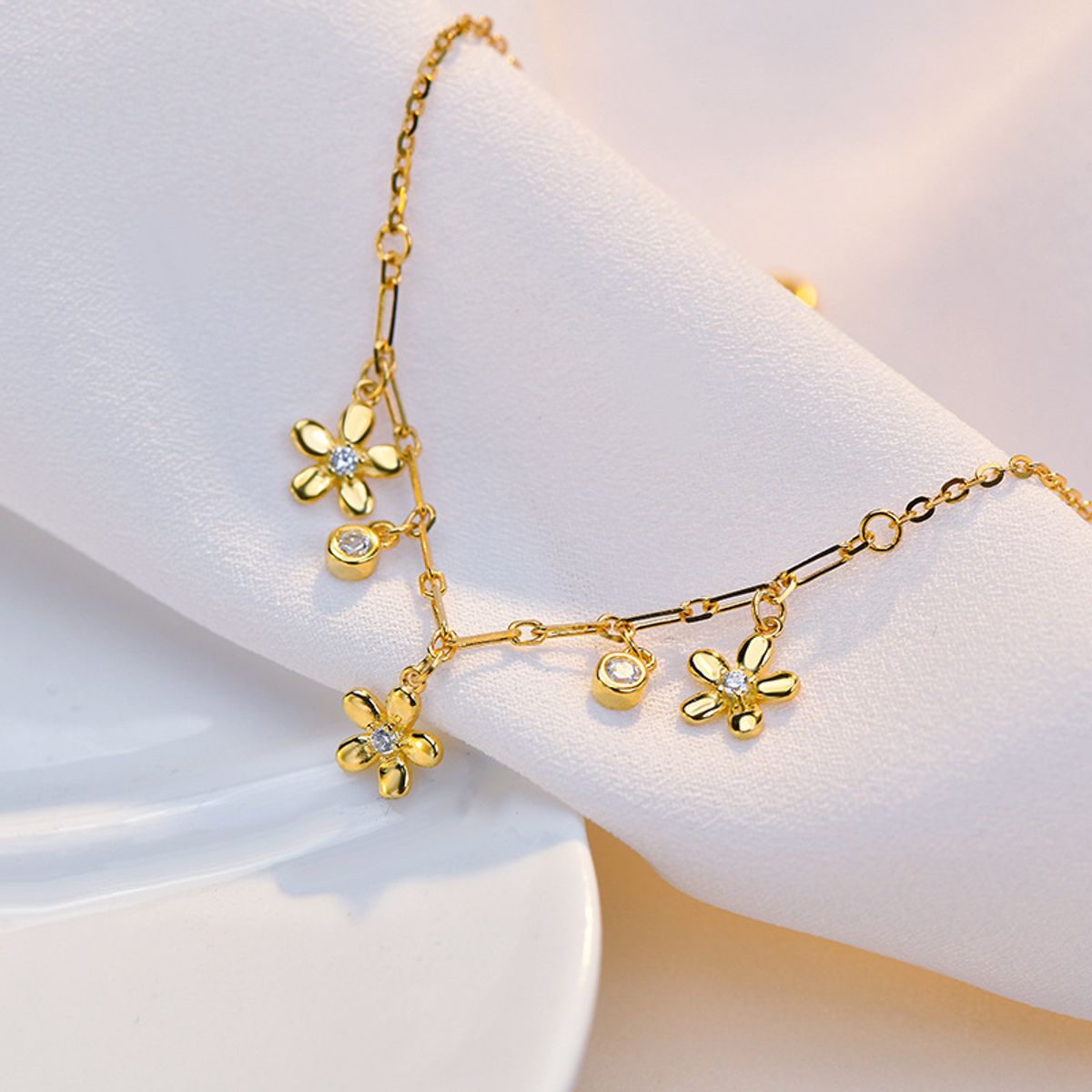 CLEO JOYAS & ACCESORIOS - Pulsera Antonia Flower Plata Bañada en Oro