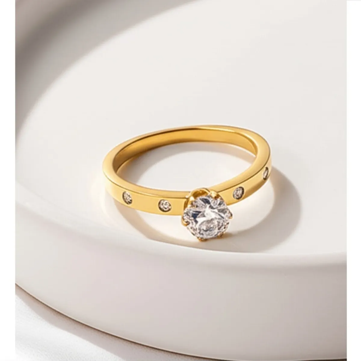 LUCYANA JOYAS Y ACCESORIOS - Anillo De Compromiso Bañado En Oro  Amarillo De 18K - Joyas Lucyana