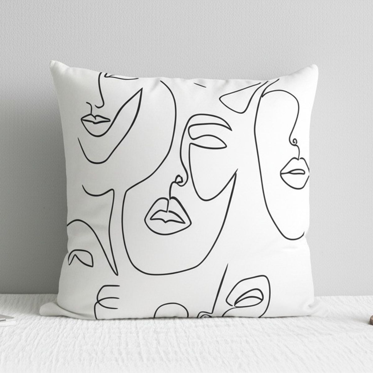 GENERICO - Funda Minimalista Home Caras Lazos Negros Sublimado 40 X 40 Cm