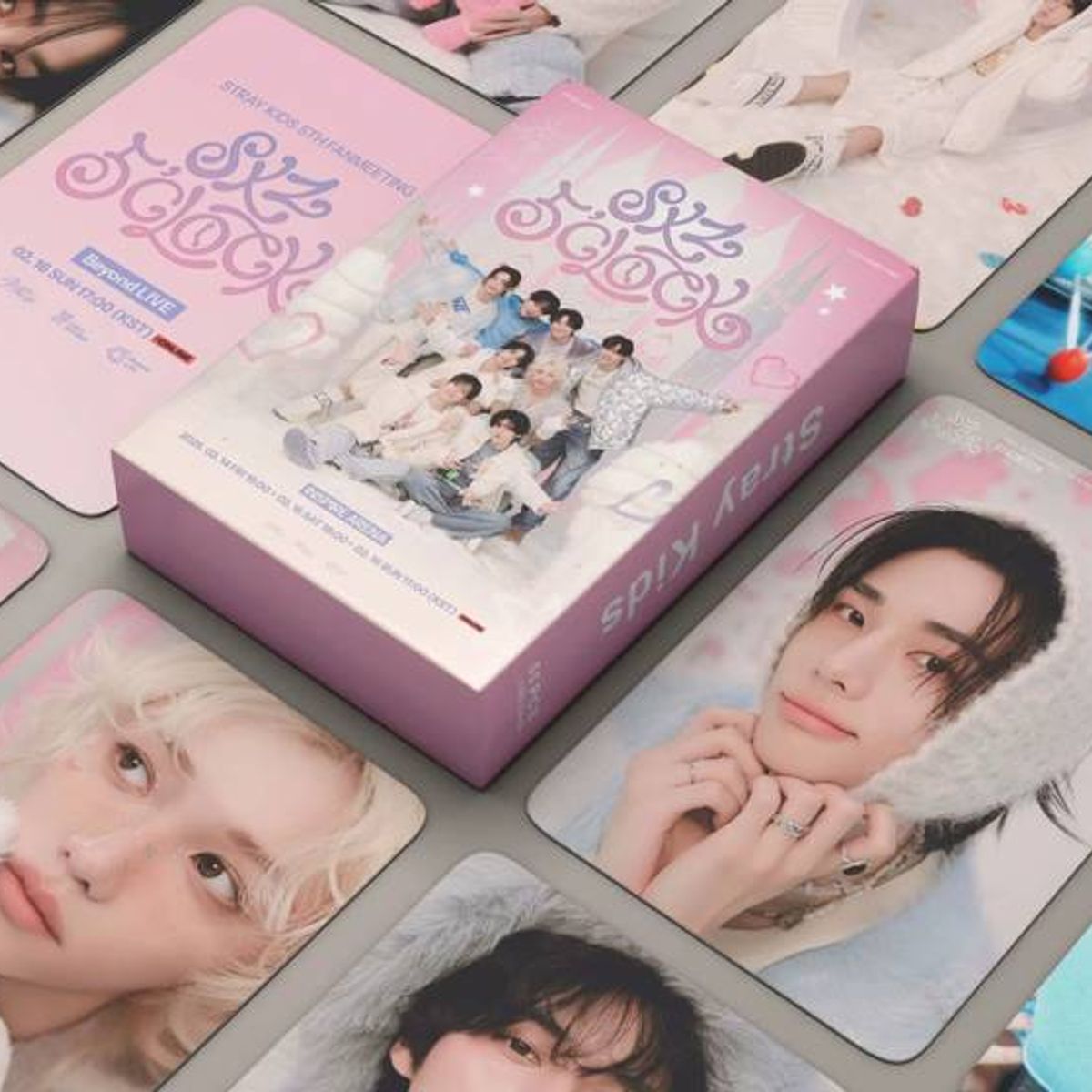 GENERICO - LOMOCARAD - STRAYKIDS CLOCK HOLOGRAFICO