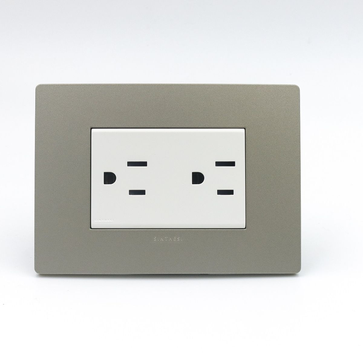 SINTHESI - TOMACORRIENTE DUPLEX AMERICANO CON TIERRA S33 PLACA ARENA